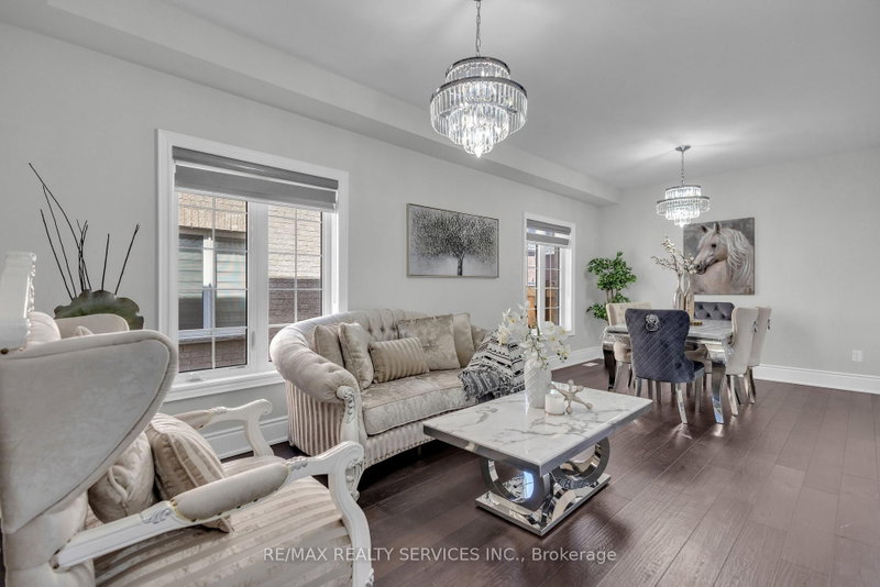 40 Rosewell Crescent