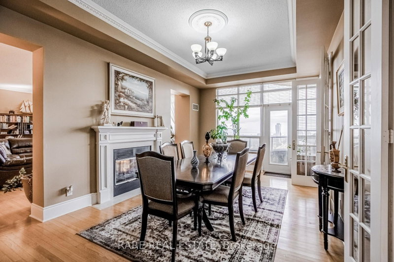 25 Kingsbridge Garden Mississauga,ON L5R 4B1 — Photo 4