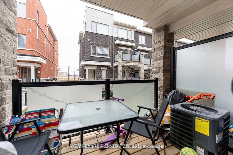 8 - 250 Lagerfeld Drive