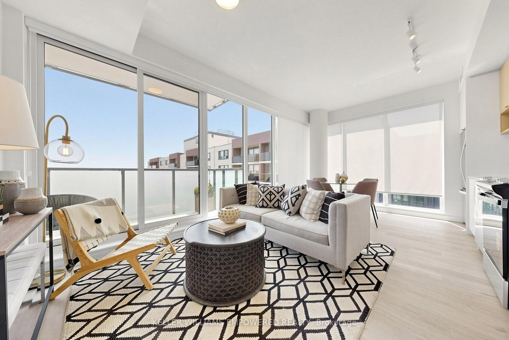 803 - 4365 Bloor Street W 5