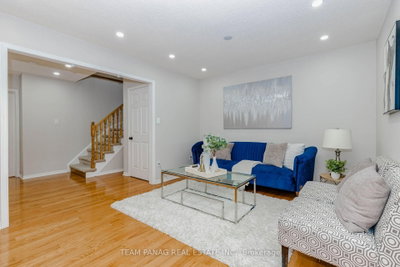 25 Ural Circle • Brampton, ON photo 4