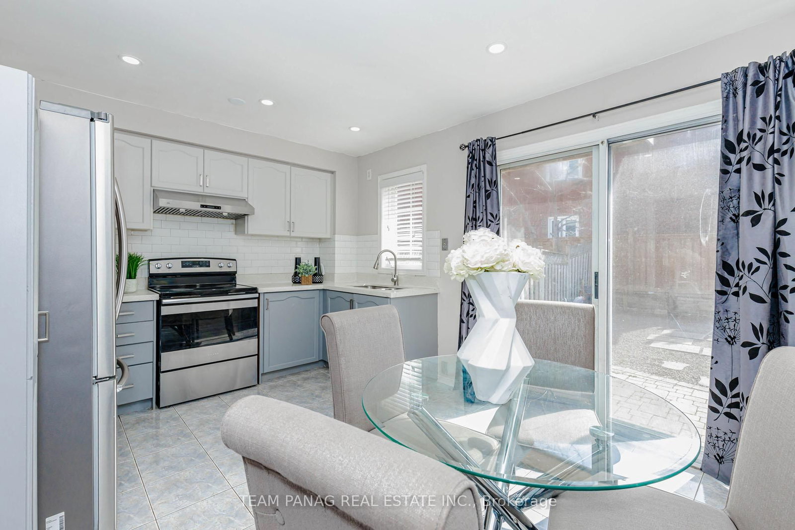 25 Ural Circle • Brampton, ON photo 6