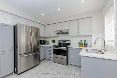 25 Ural Circle • Brampton, ON photo 8