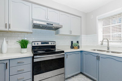 25 Ural Circle • Brampton, ON photo 9