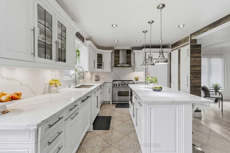 18 Pleasant Valley Brampton,ON L6S 5S2 — Photo 8