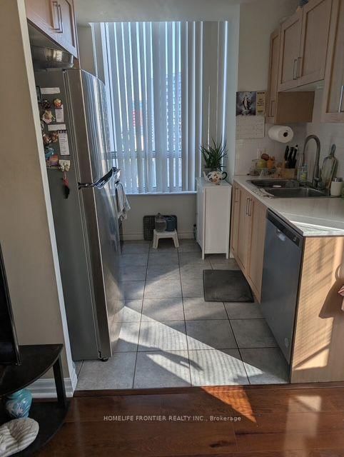 1359 Rathburn Mississauga,ON L4W 5P7 — Photo 3
