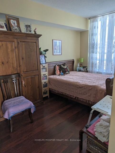 1359 Rathburn Mississauga,ON L4W 5P7 — Photo 6