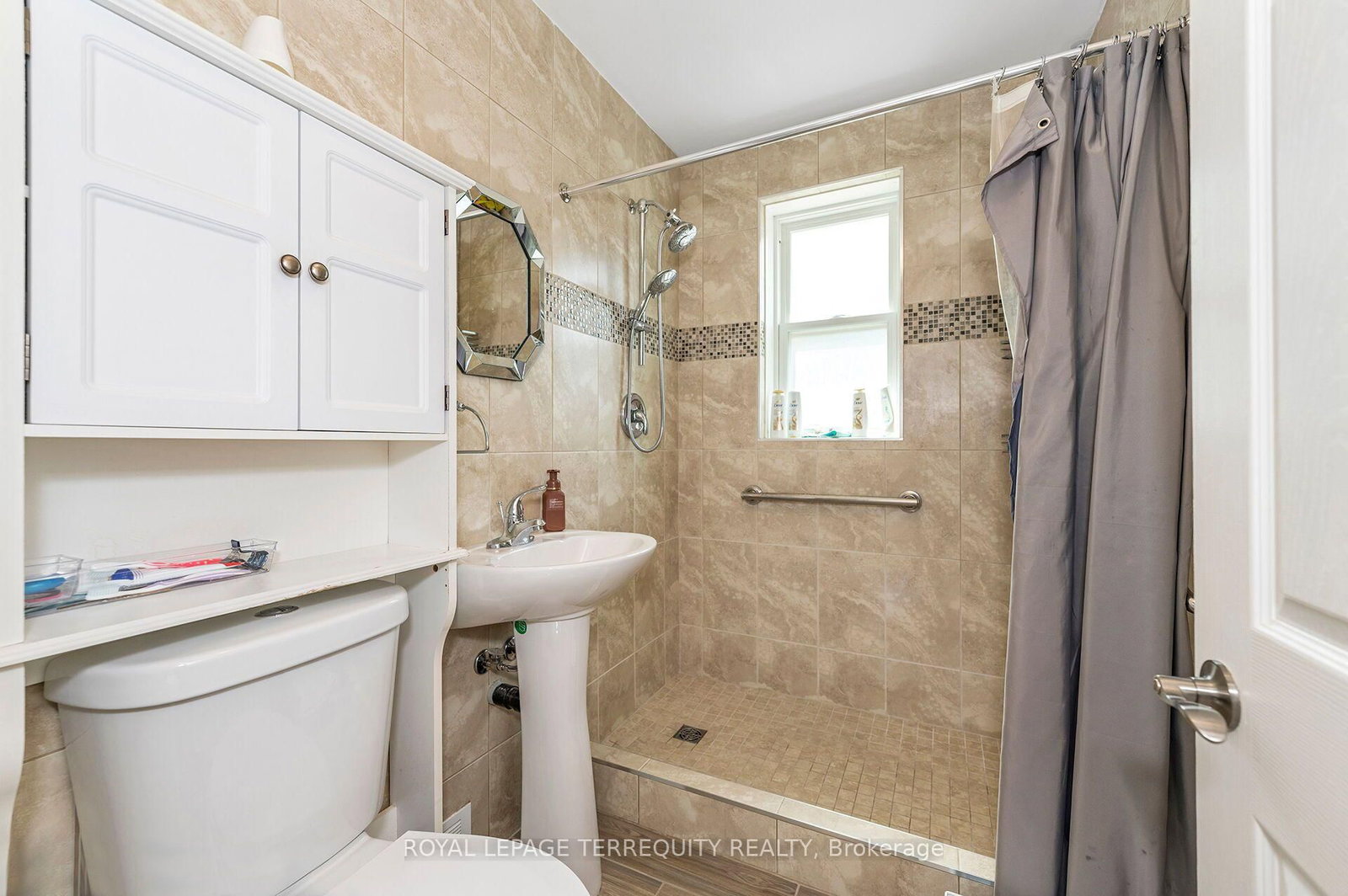19 Battersea Crescent • Toronto, ON photo 11