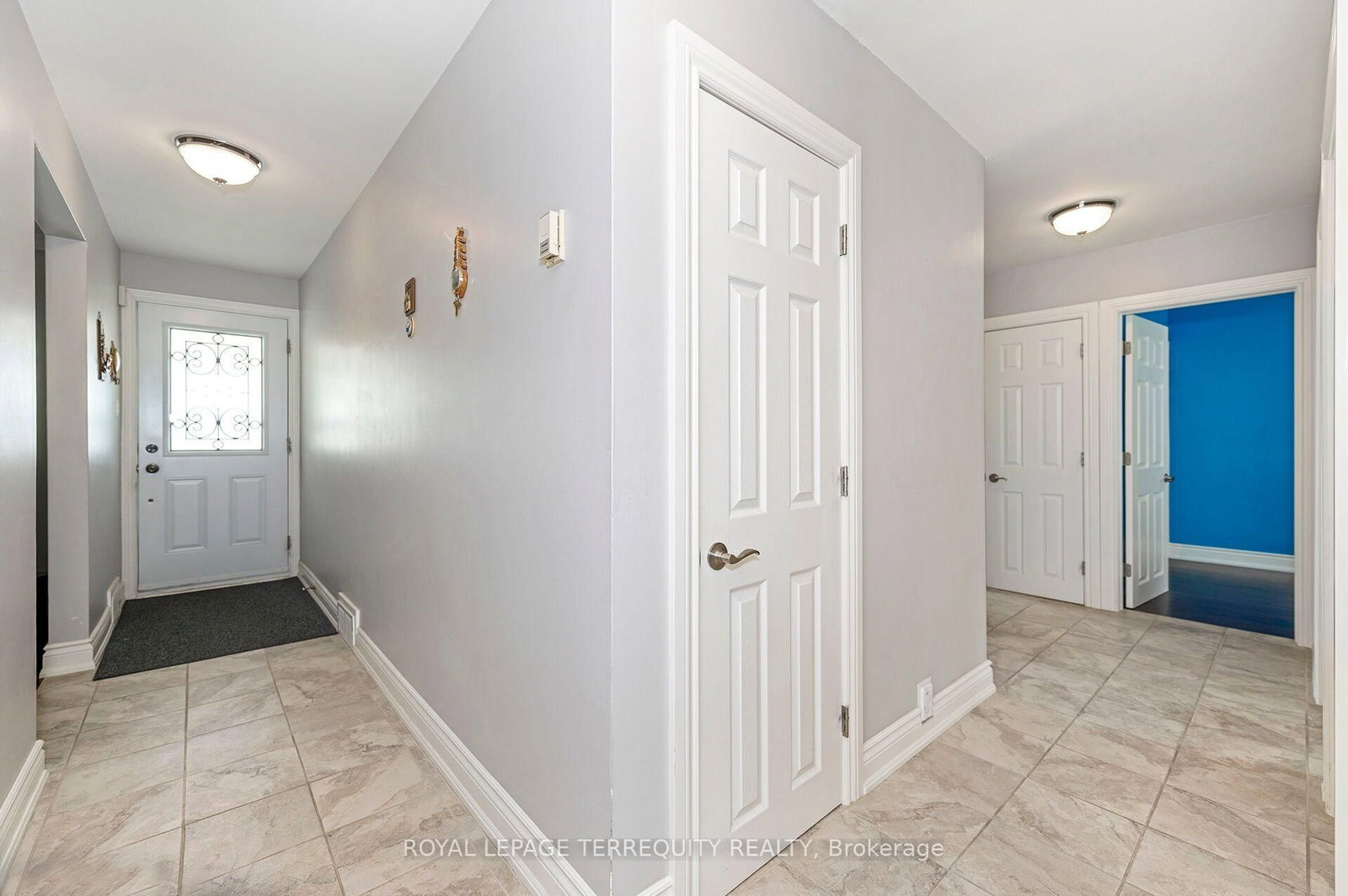 19 Battersea Crescent • Toronto, ON photo 3