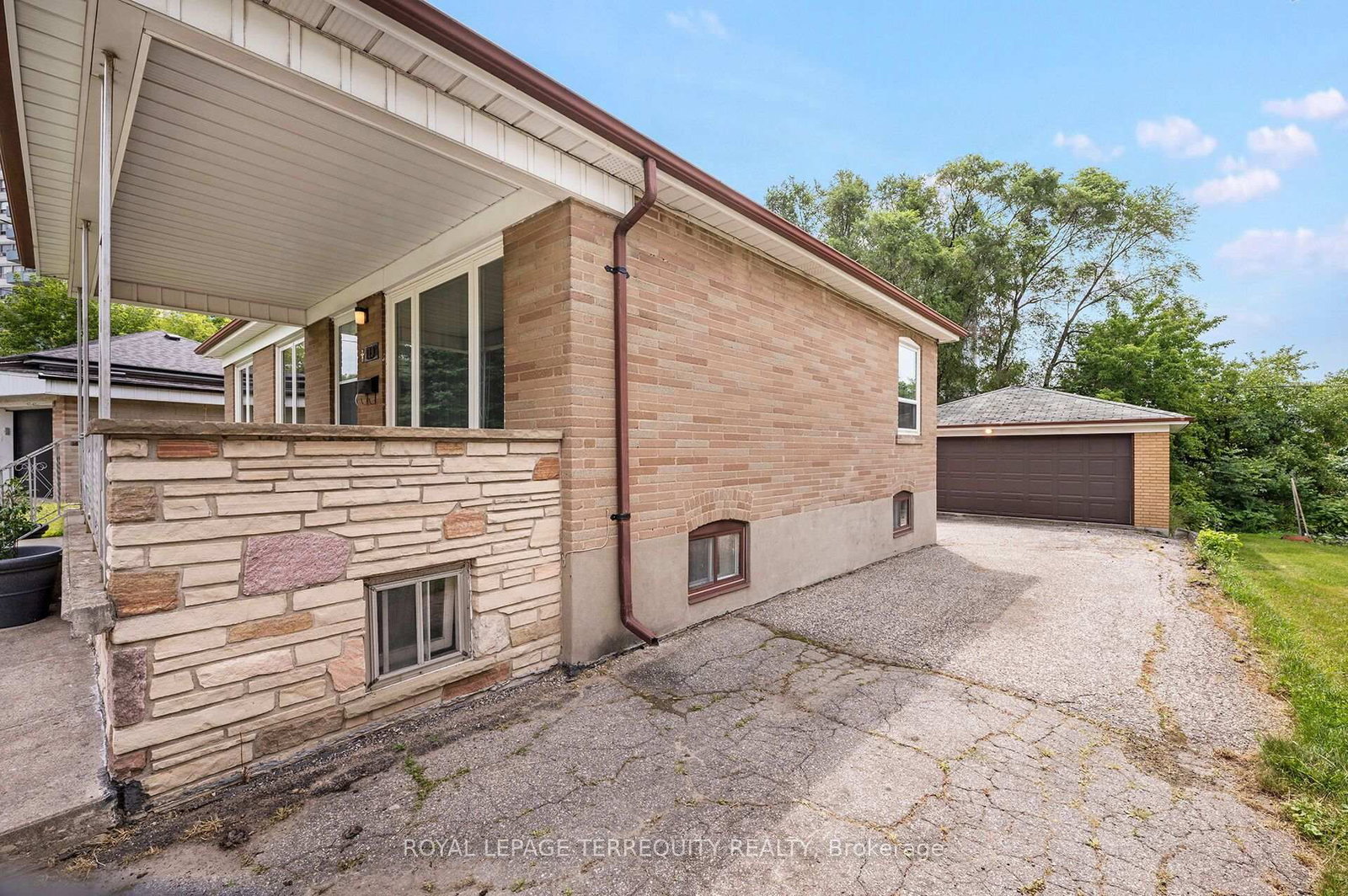 19 Battersea Crescent • Toronto, ON photo 30