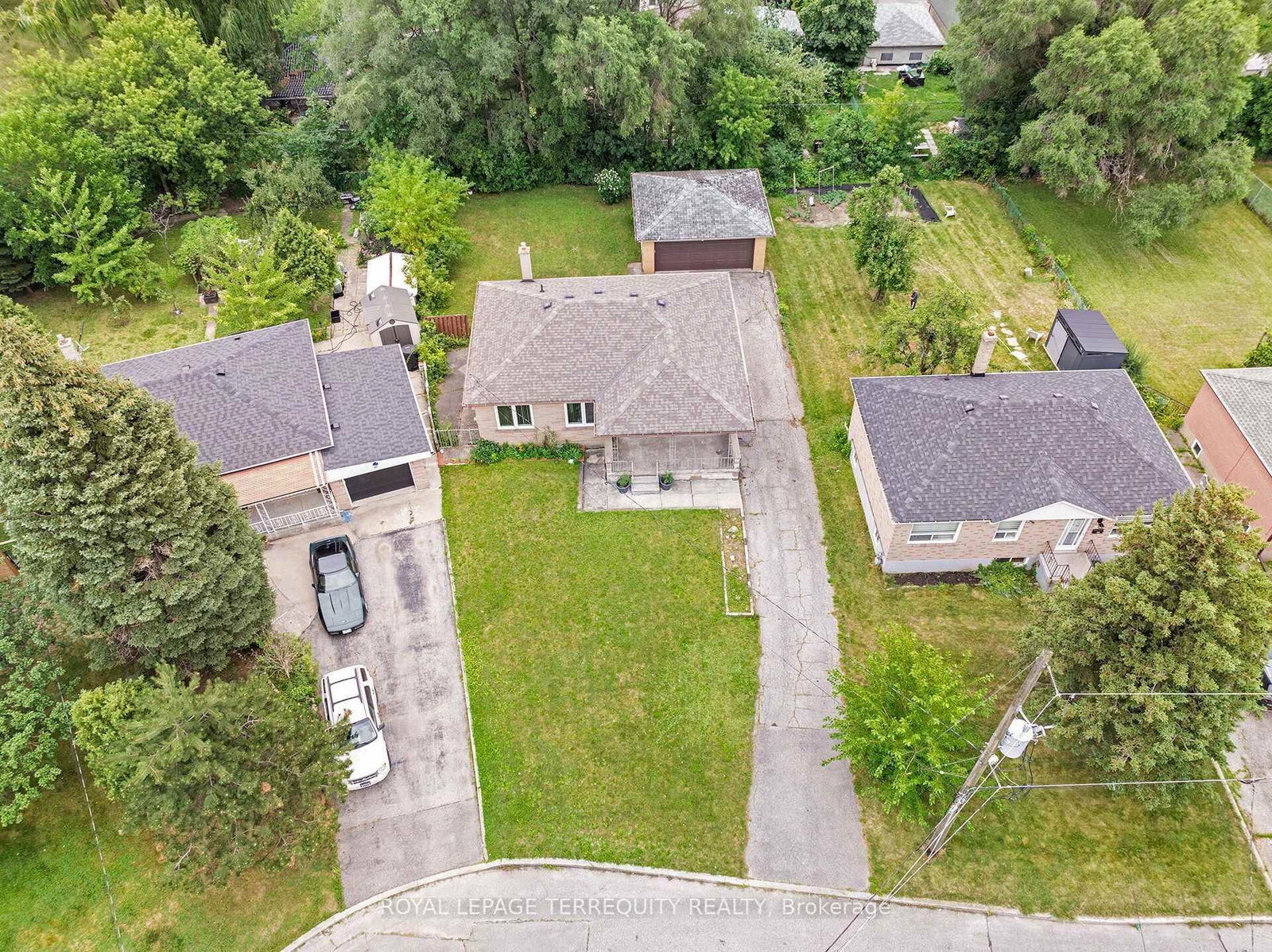 19 Battersea Crescent • Toronto, ON photo 35