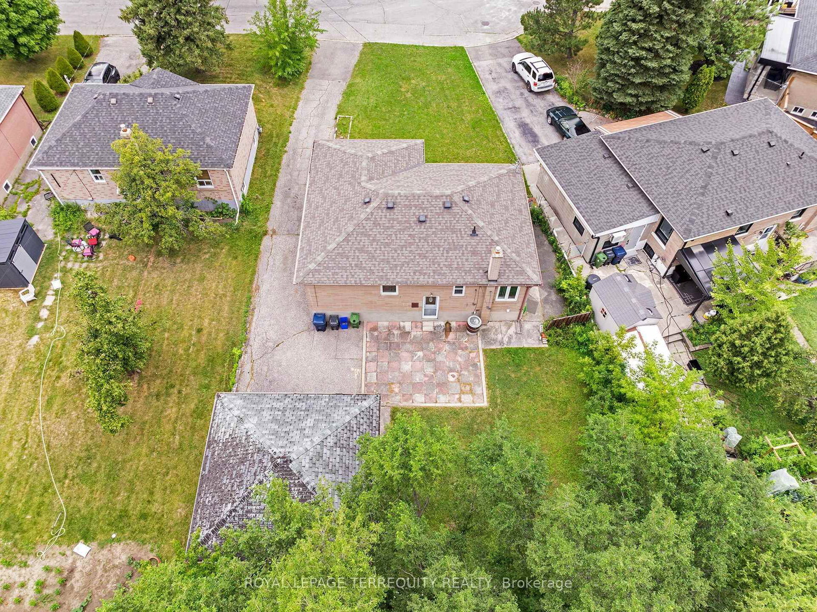 19 Battersea Crescent • Toronto, ON photo 36
