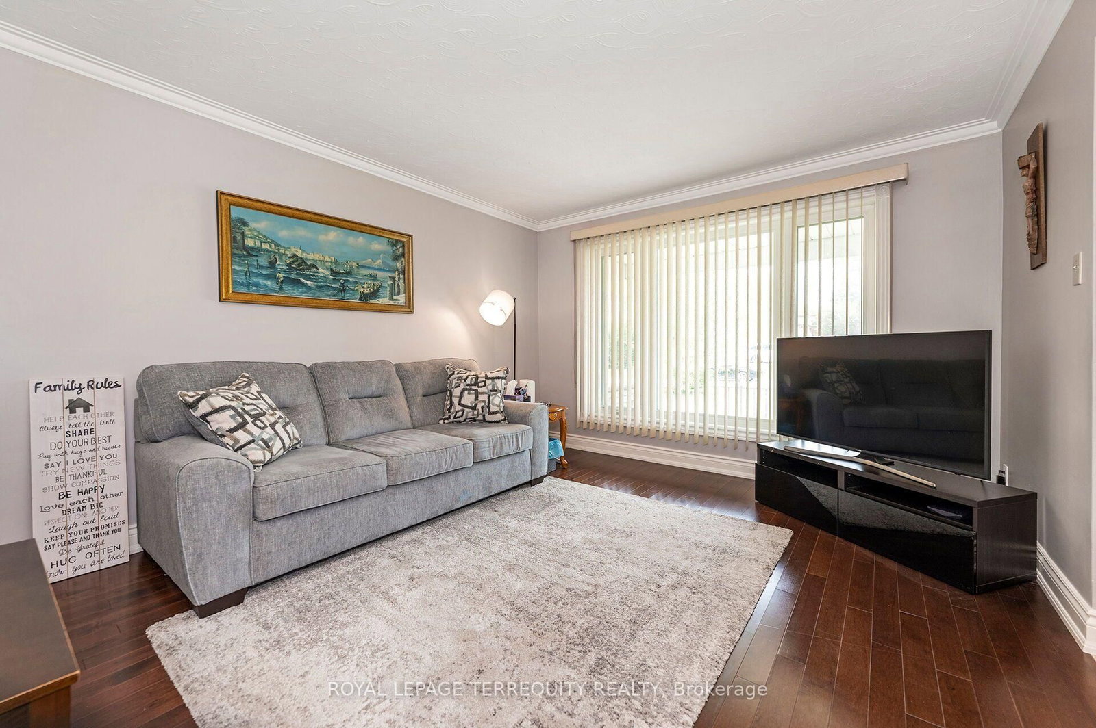 19 Battersea Crescent • Toronto, ON photo 4