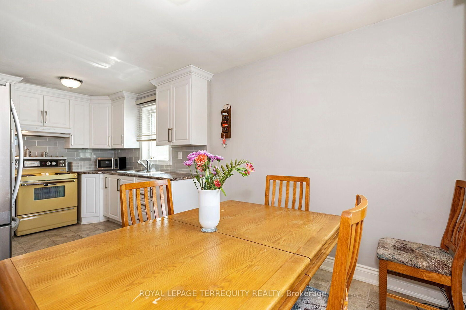 19 Battersea Crescent • Toronto, ON photo 7