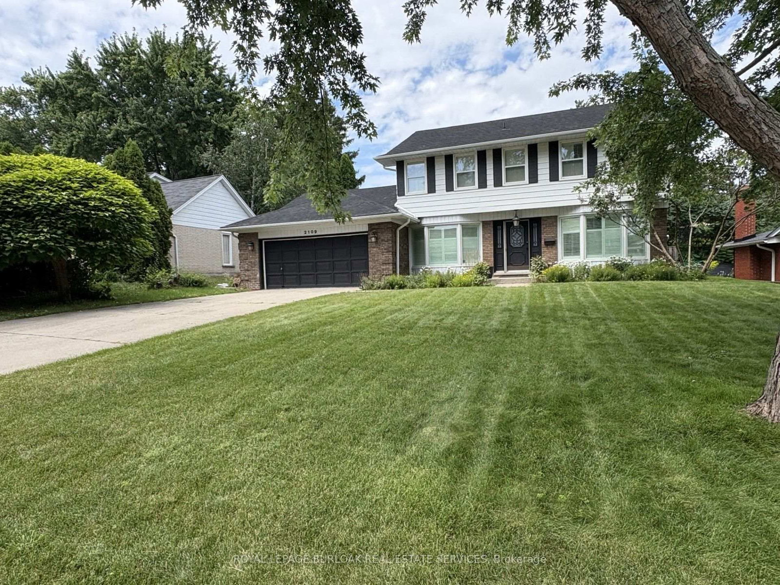 2109 Agincourt Crescent • Burlington, ON photo 1