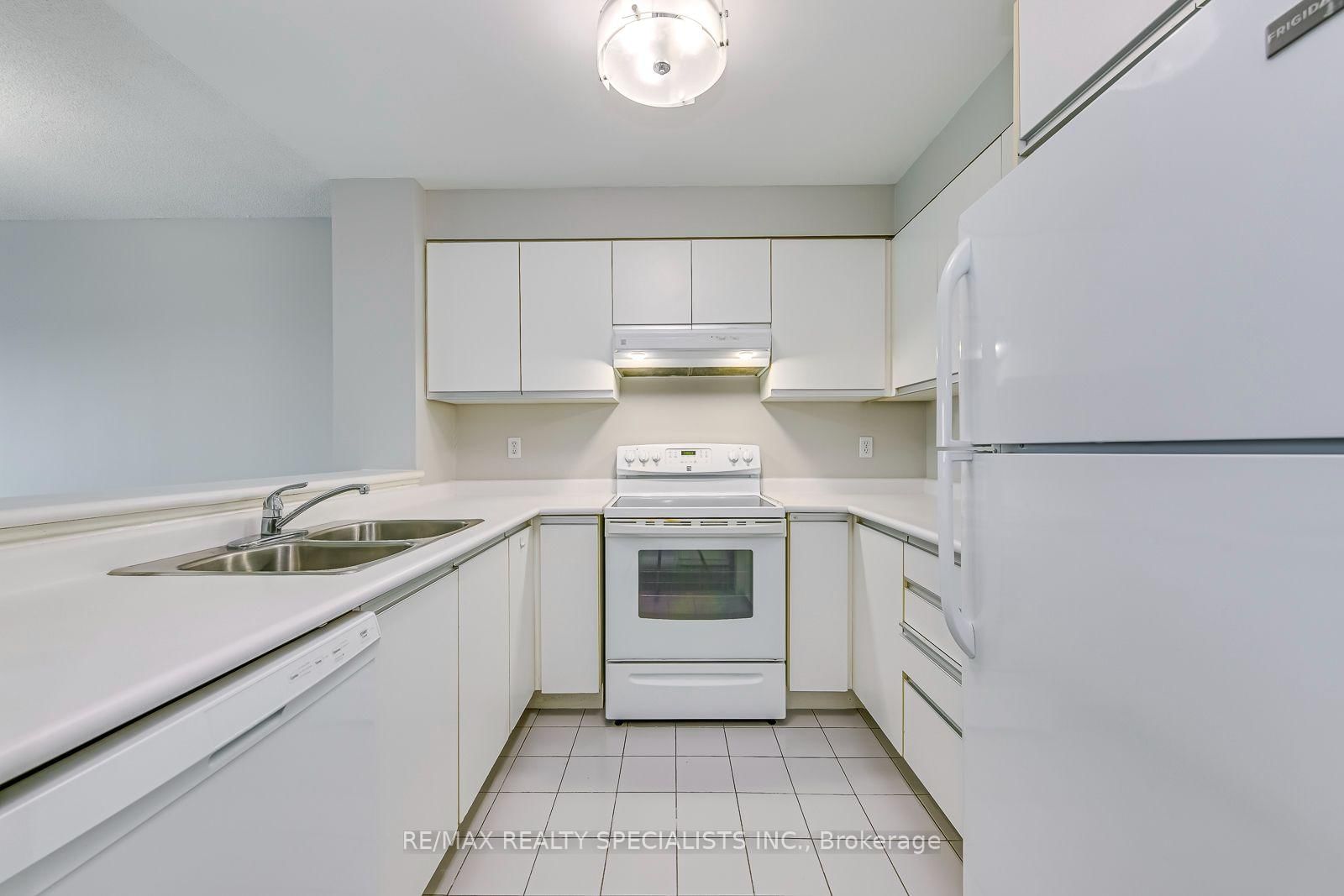 2177 Burnhamthorpe Road W • #1605 • Mississauga, ON photo 10