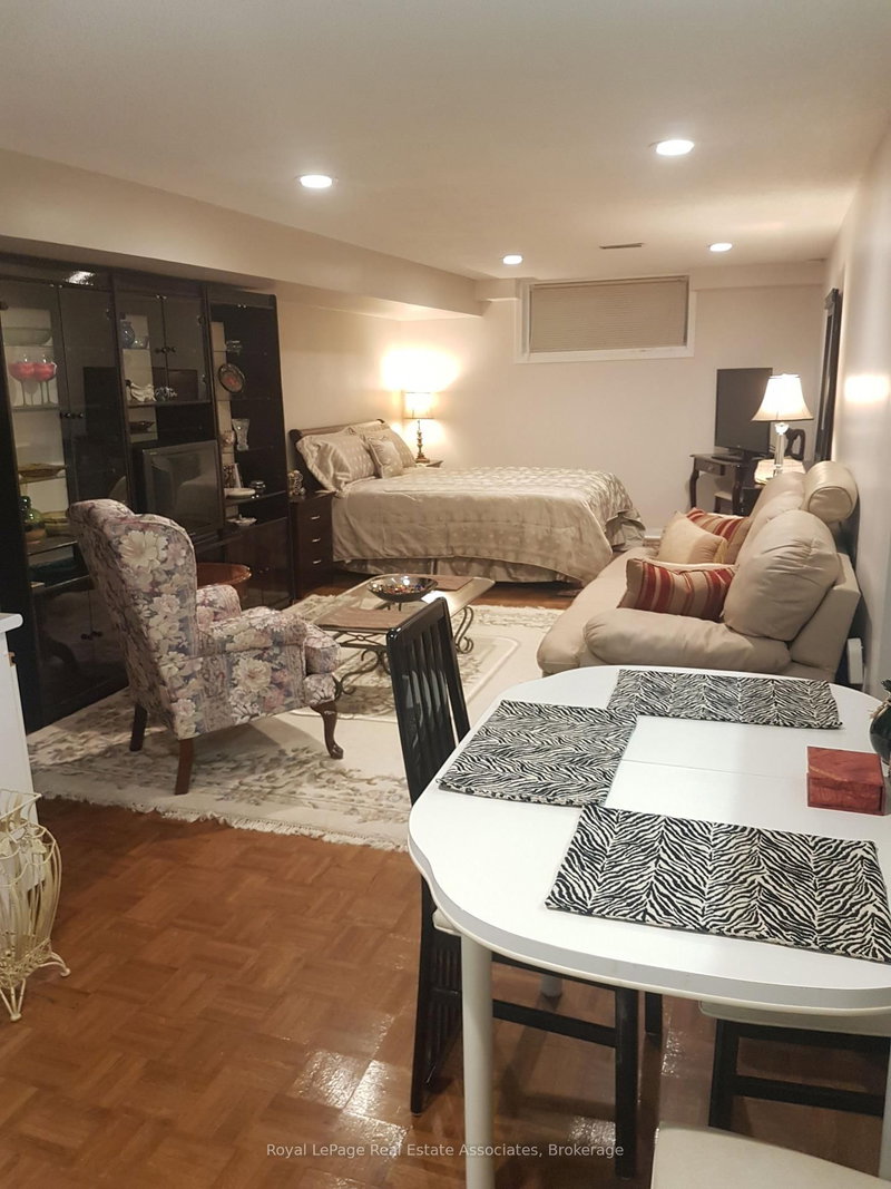 3323 Queen Frederica Drive