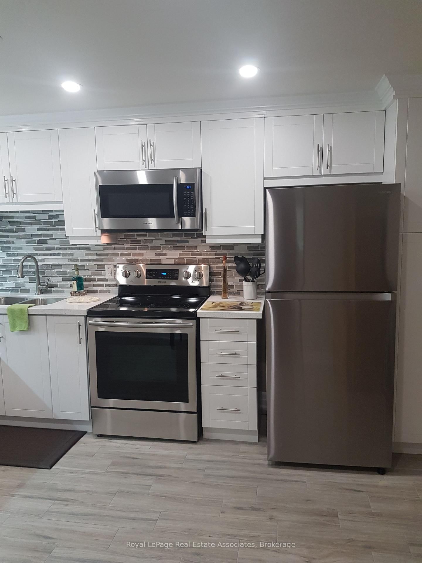 3323 Queen Frederica Drive, Mississauga 3