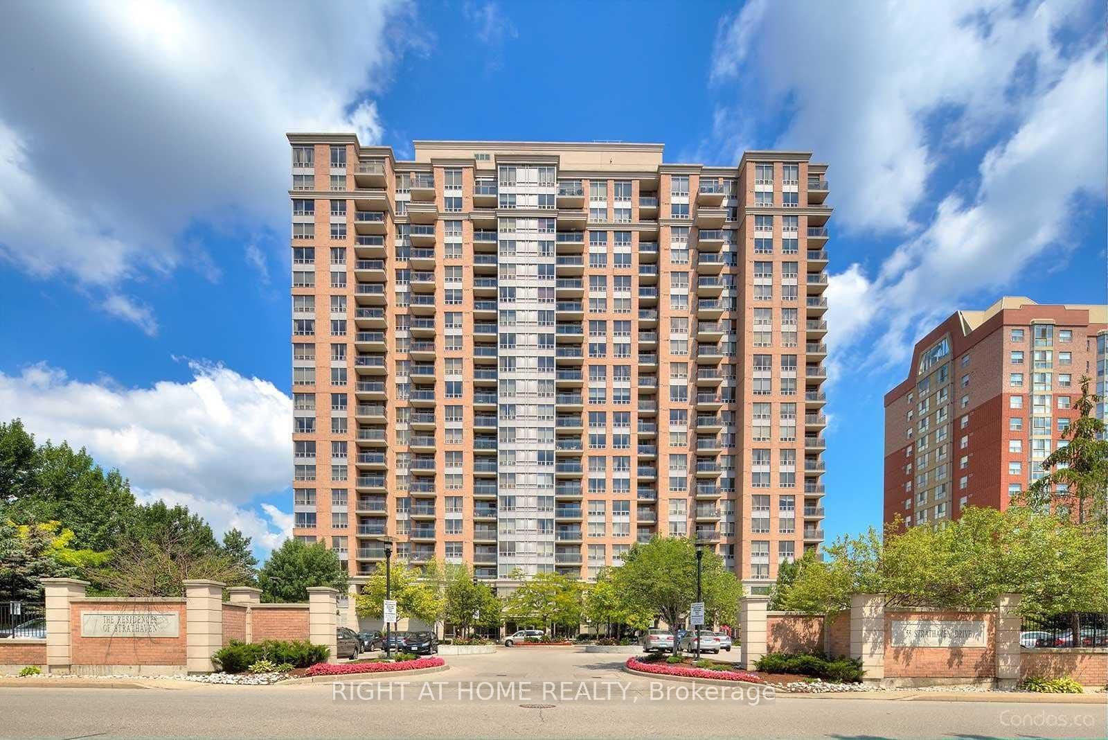 55 Strathaven Mississauga,ON L5R 4G9