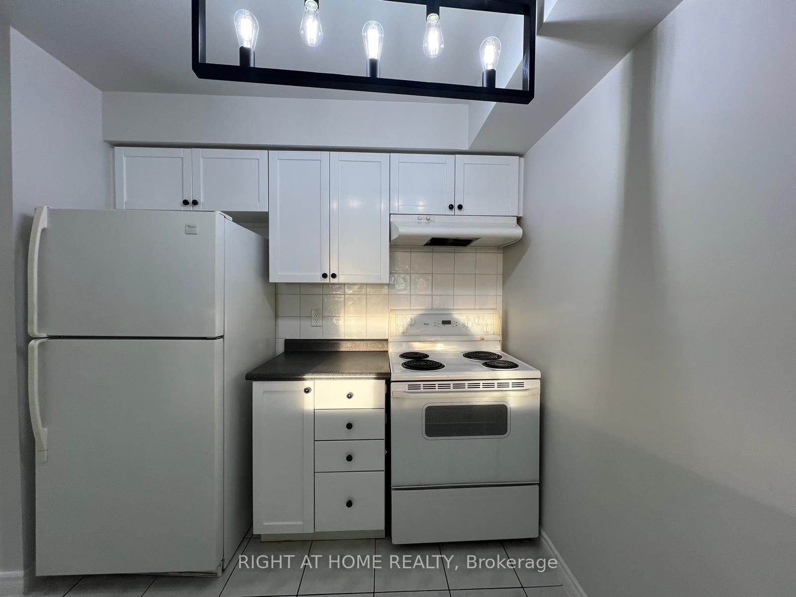 55 Strathaven Mississauga,ON L5R 4G9 — Photo 12