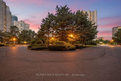 3590 Kaneff Crescent • #1913 • Mississauga, ON photo 4