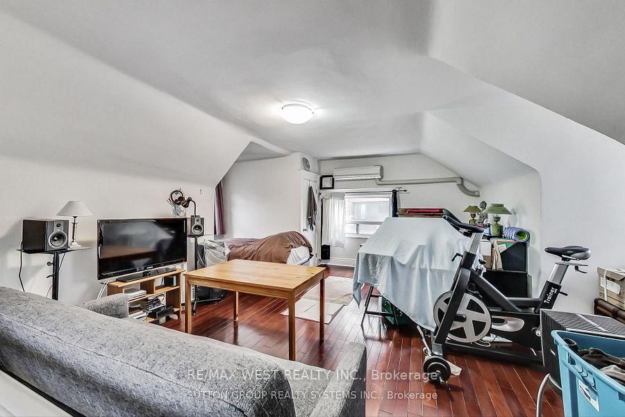 328 High Park Avenue • Toronto, ON photo 15
