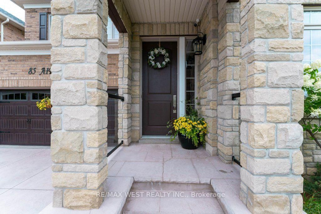 85 Aird Court • Milton, ON photo 4