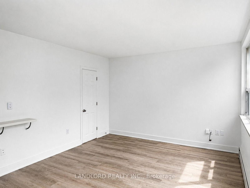 140 Springhurst Ave photo 4