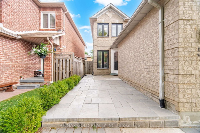 53 Cedarwood Crescent