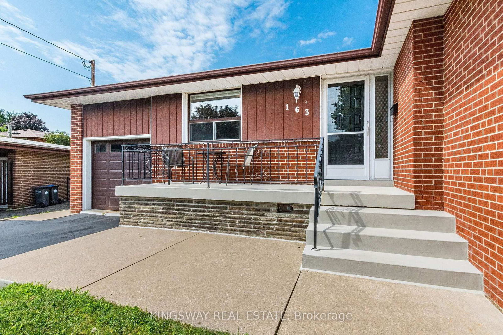 163 Floradale Drive • Mississauga, ON photo 2