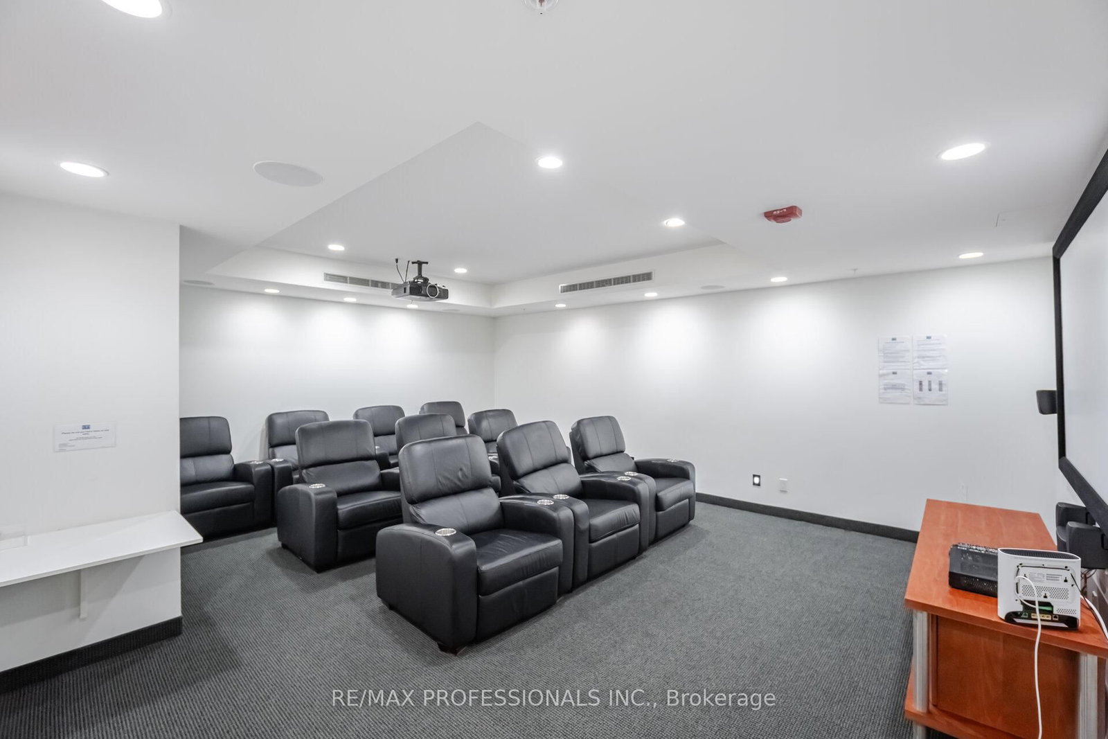 15 James Finlay Way • #922 • Toronto, ON photo 28