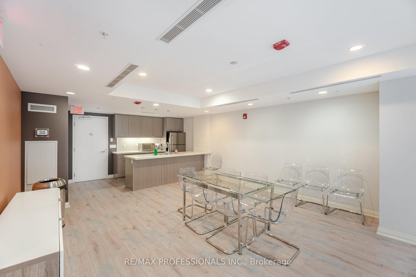 15 James Finlay Way • #922 • Toronto, ON photo 33