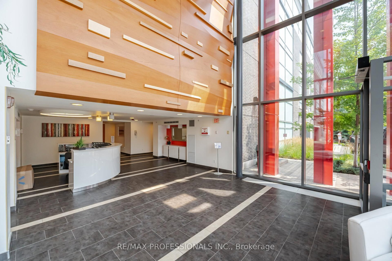 15 James Finlay Way • #922 • Toronto, ON photo 5