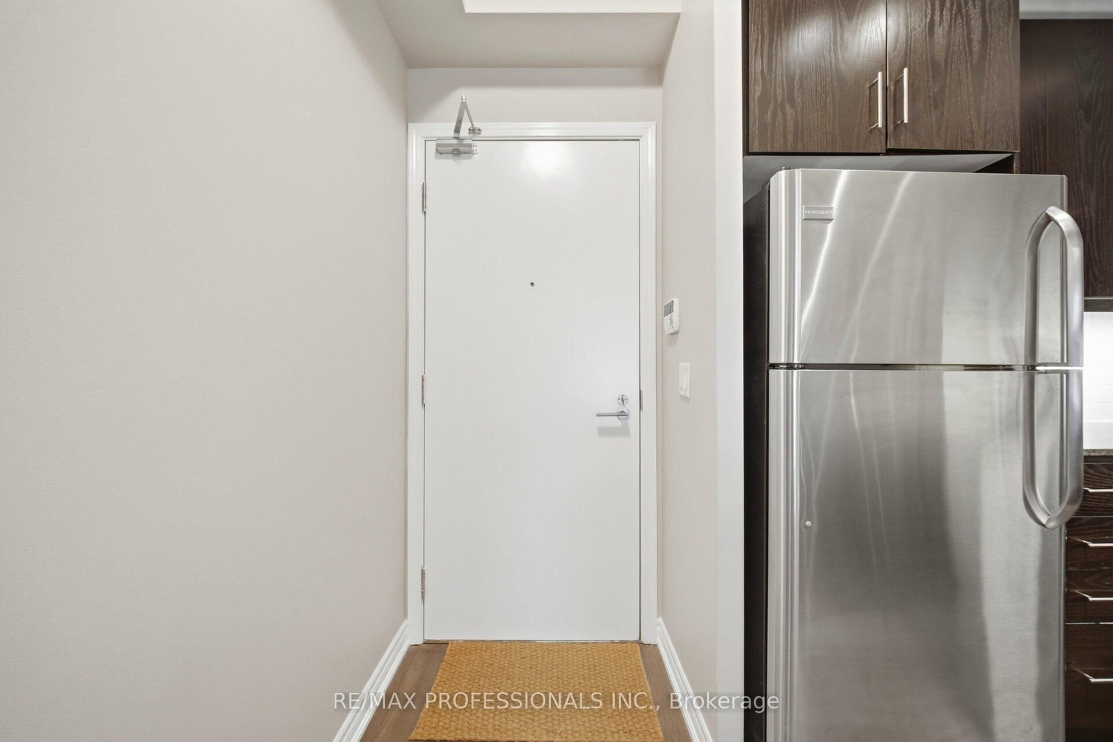 15 James Finlay Way • #922 • Toronto, ON photo 8