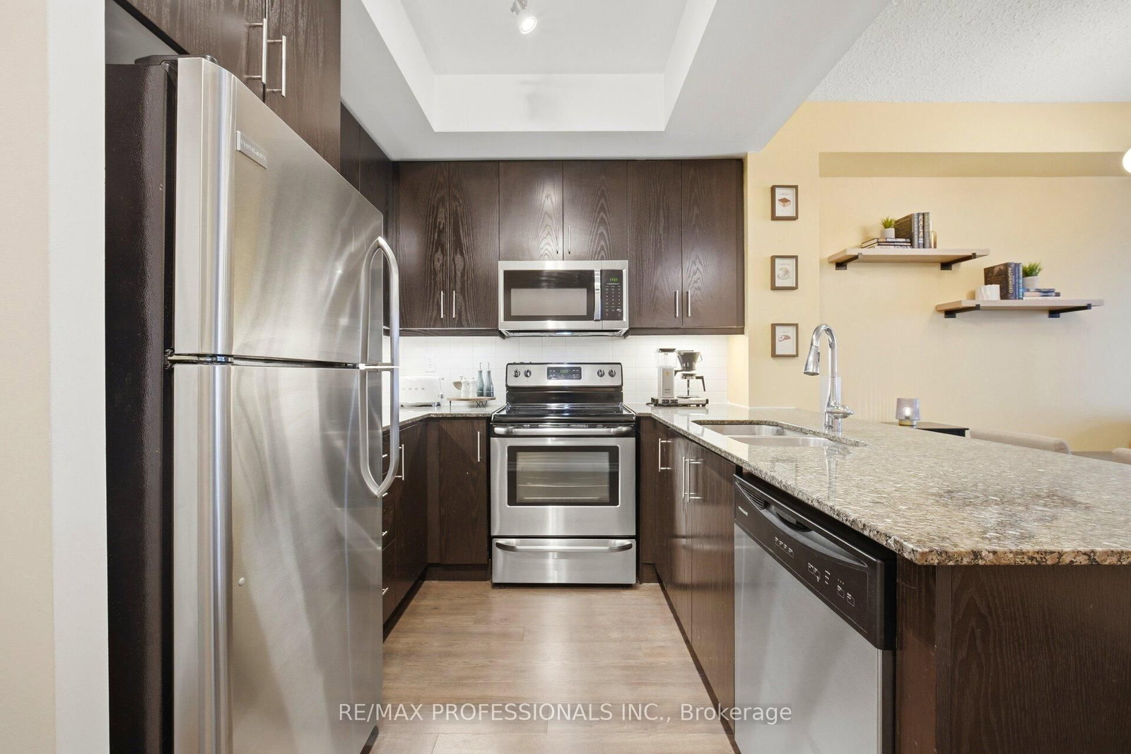 15 James Finlay Way • #922 • Toronto, ON photo 9