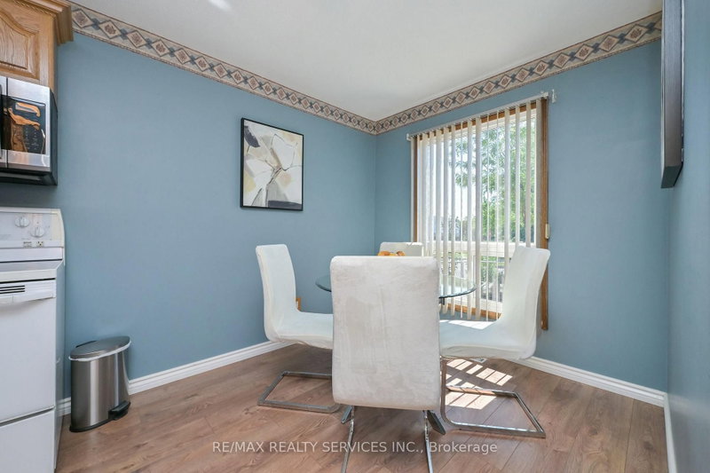 2 Lindridge Ave photo 4
