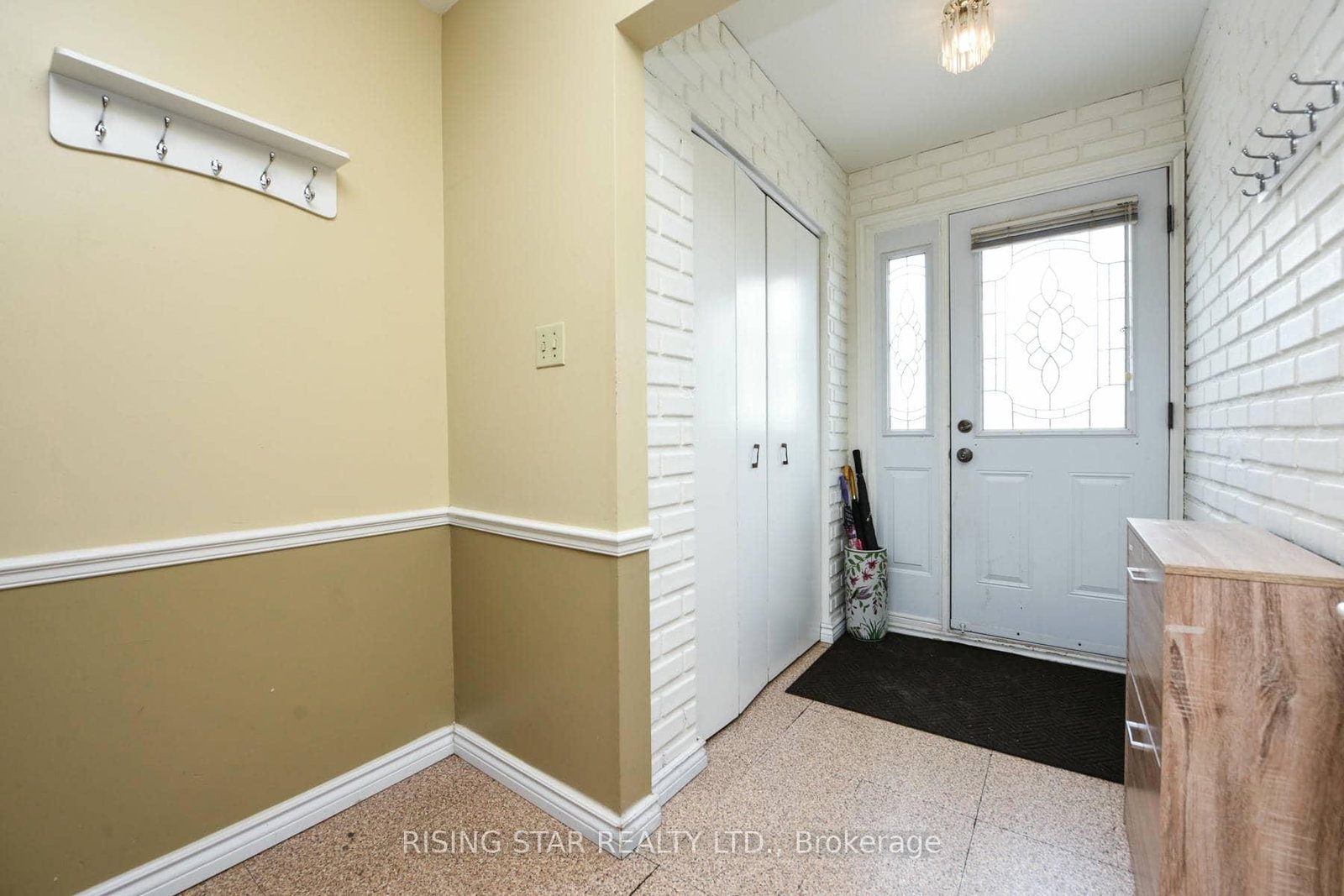 3295 Chipley Crescent • Mississauga, ON photo 3
