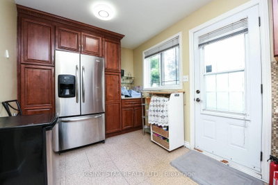 3295 Chipley Crescent • Mississauga, ON photo 4