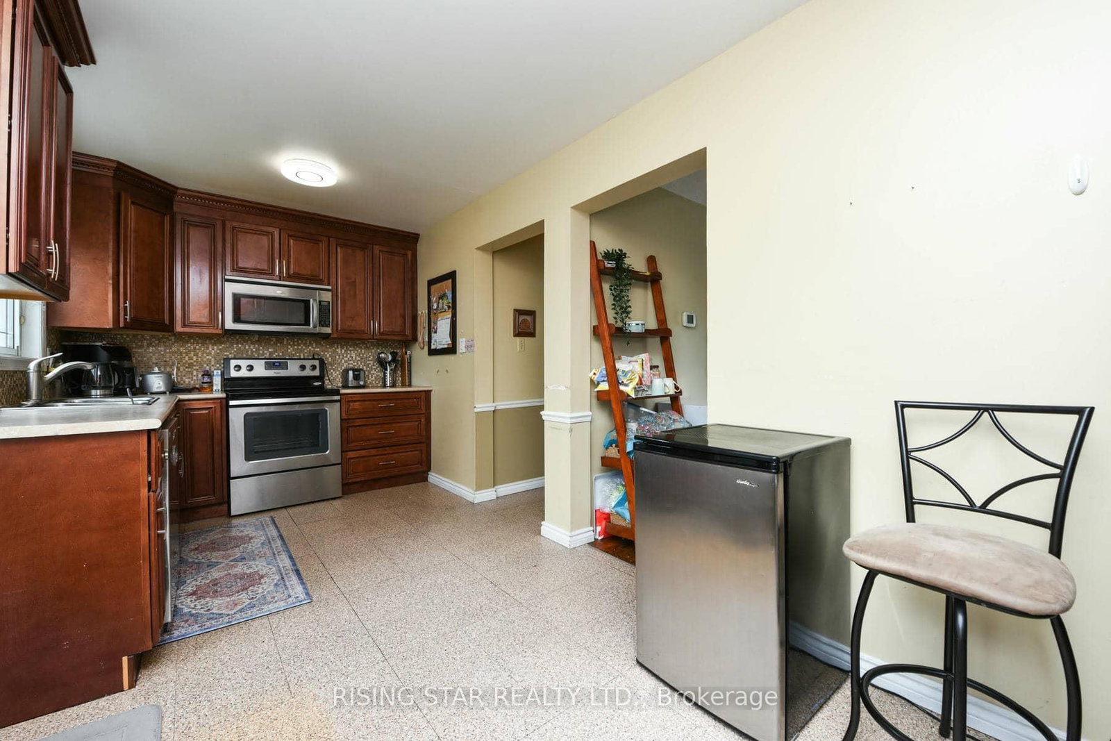 3295 Chipley Crescent • Mississauga, ON photo 6