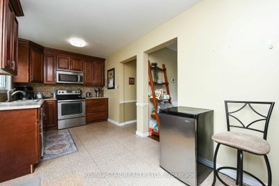3295 Chipley Crescent • Mississauga, ON photo 6