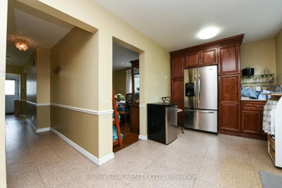 3295 Chipley Crescent • Mississauga, ON photo 9