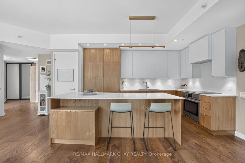 523 - 38 Howard Park Avenue