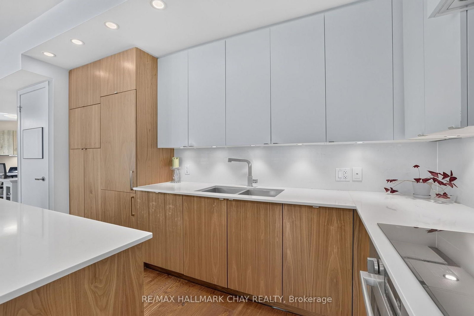 38 Howard Park Avenue • #523 • Toronto, ON photo 11