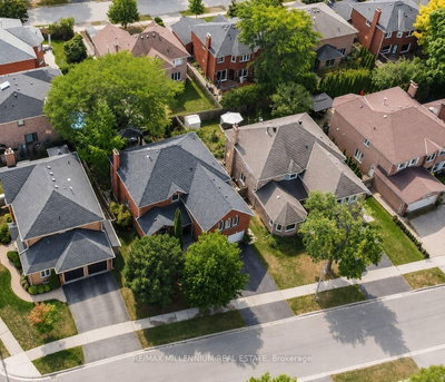 2776 Rosewood Lane • Oakville, ON photo 3