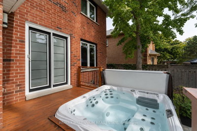 2776 Rosewood Lane • Oakville, ON photo 5