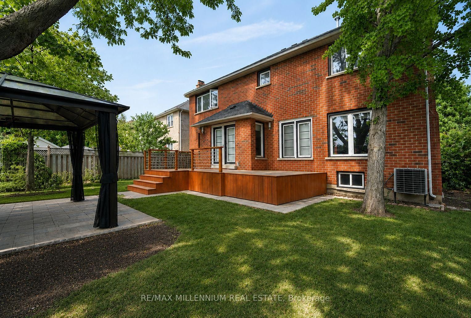 2776 Rosewood Lane • Oakville, ON photo 6