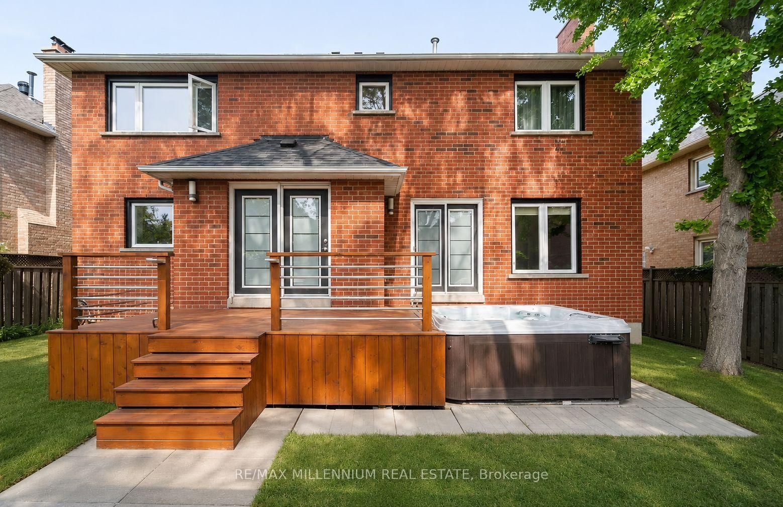2776 Rosewood Lane • Oakville, ON photo 8