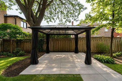 2776 Rosewood Lane • Oakville, ON photo 9