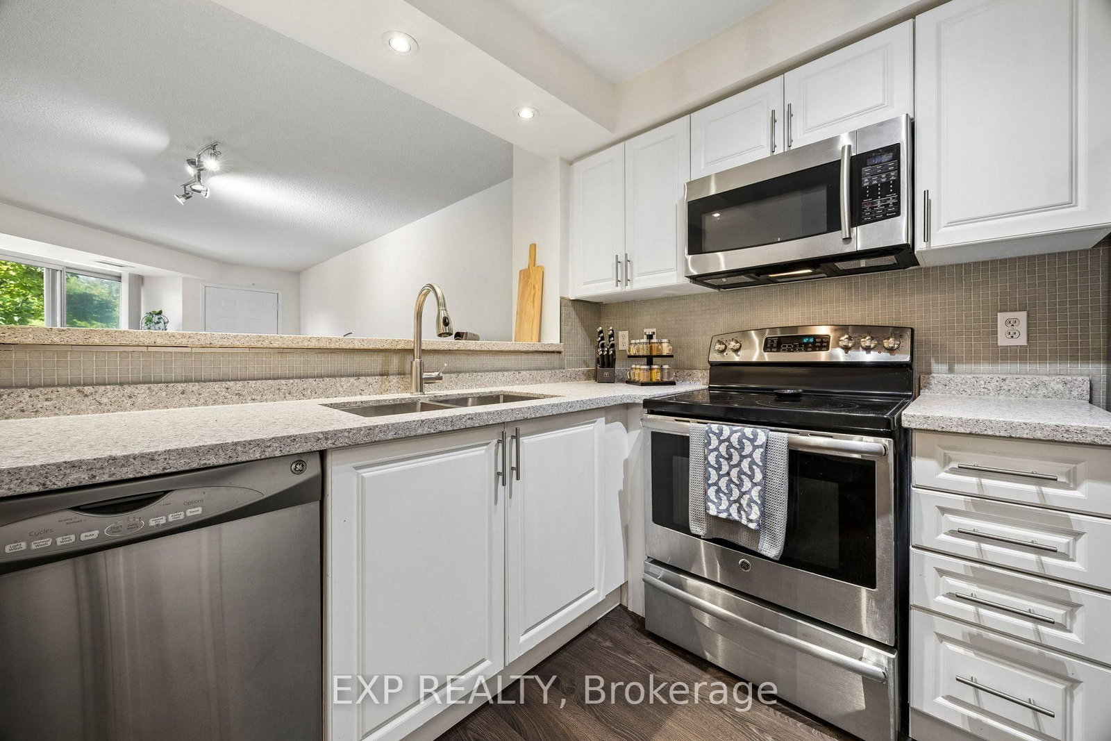 190 Manitoba Street • #311 • Toronto, ON photo 10
