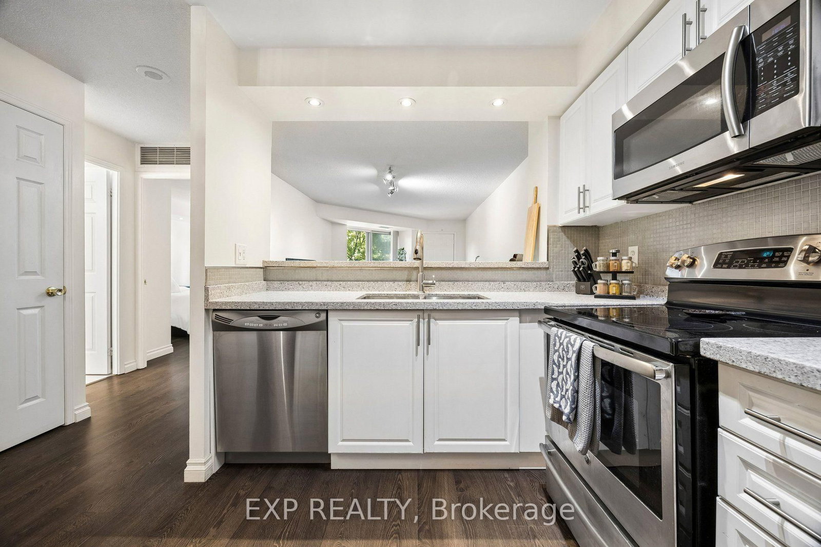 190 Manitoba Street • #311 • Toronto, ON photo 11